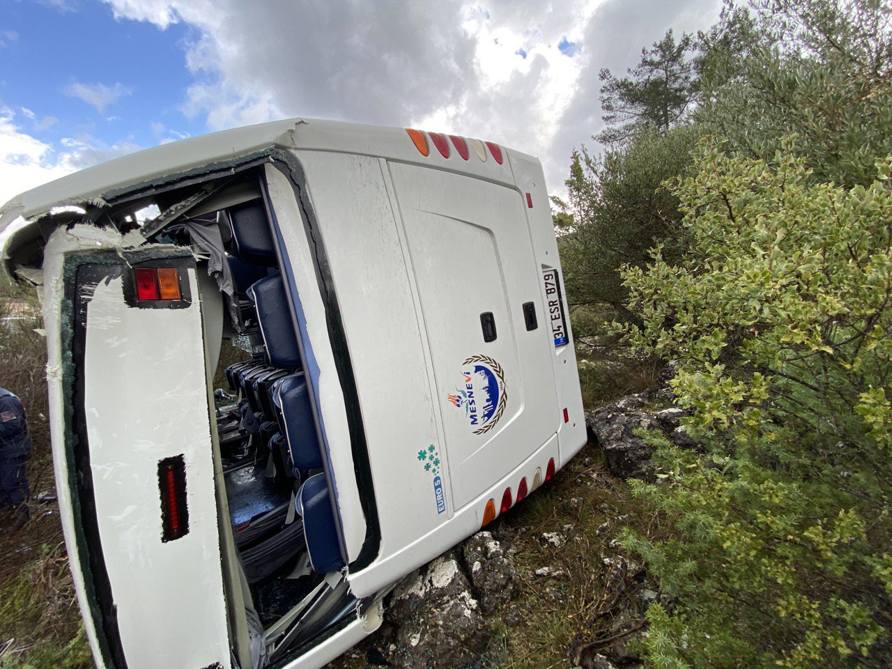 ABD'li turistlerin tur midibüsü devrildi! Çok sayıda yaralı var... - Resim : 2