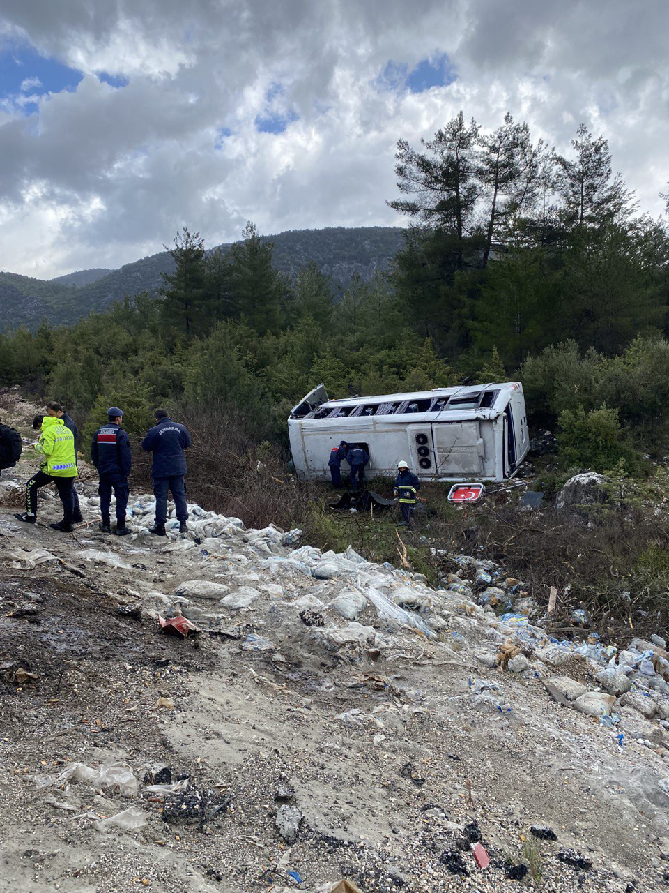 ABD'li turistlerin tur midibüsü devrildi! Çok sayıda yaralı var... - Resim : 4