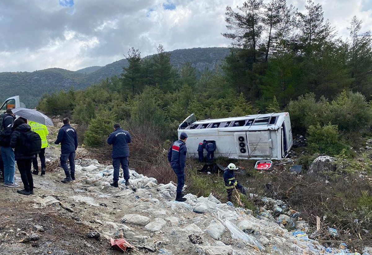 ABD'li turistlerin tur midibüsü devrildi! Çok sayıda yaralı var... - Resim : 6