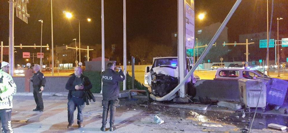 Akaryakıt istasyonunda korkulu dolu anlar - Resim : 1