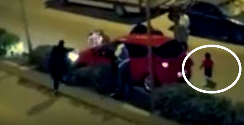 Aracını parçaladı kadının ve çocuğun çığlık sesleri sokakta yankılandı - Resim : 1