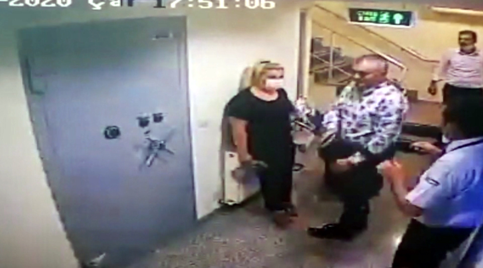 Kadın çalışanın başına silah dayamıştı! Banka müdürünün cezası belli oldu… - Resim : 2