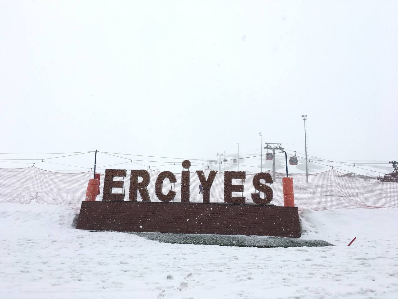 Nisan karı Erciyes'i beyaza bürüdü - Resim : 1