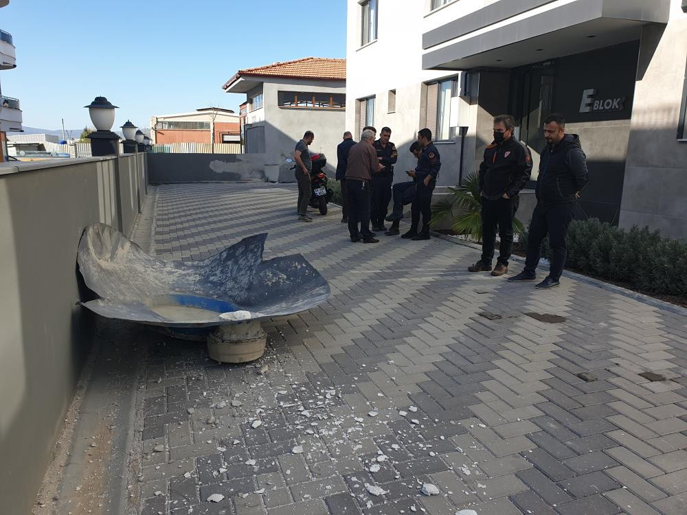 Patlayan bacanın kapağı füze gibi uçtu - Resim : 4