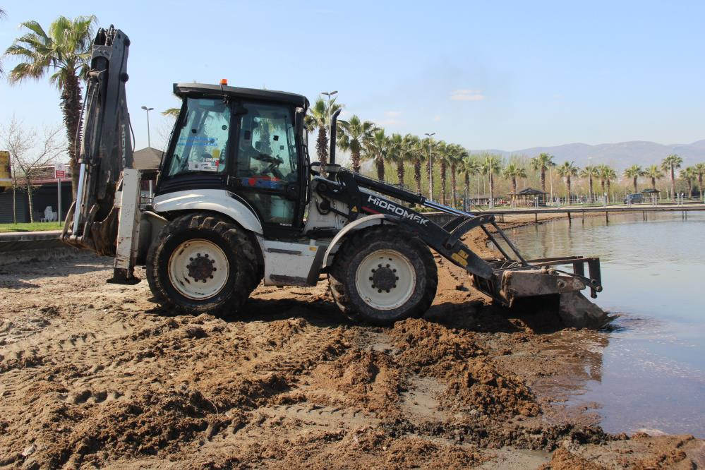 Sahile inenin burnu tıkanıyor kaçacak delik arıyor - Resim : 6