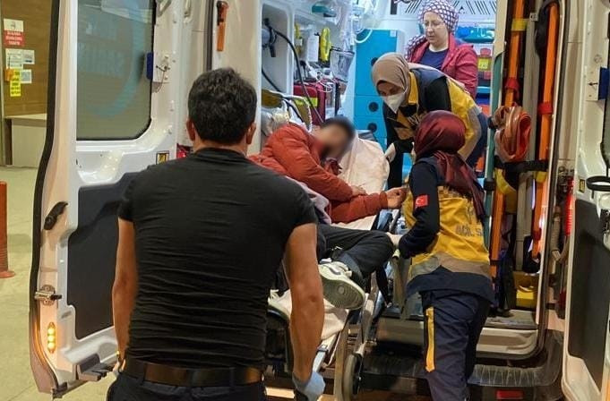 13 yaşındaki gence bıçaklı saldırı - Resim : 1