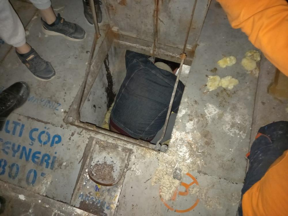 Çöpe atılan civcivleri mahalleli sahiplendi - Resim : 3