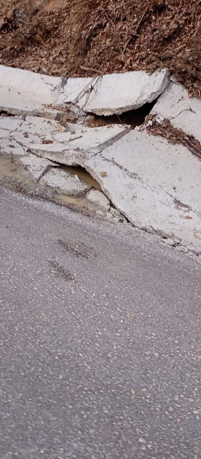 Kastamonu'da köy yolu ulaşıma kapandı - Resim : 3