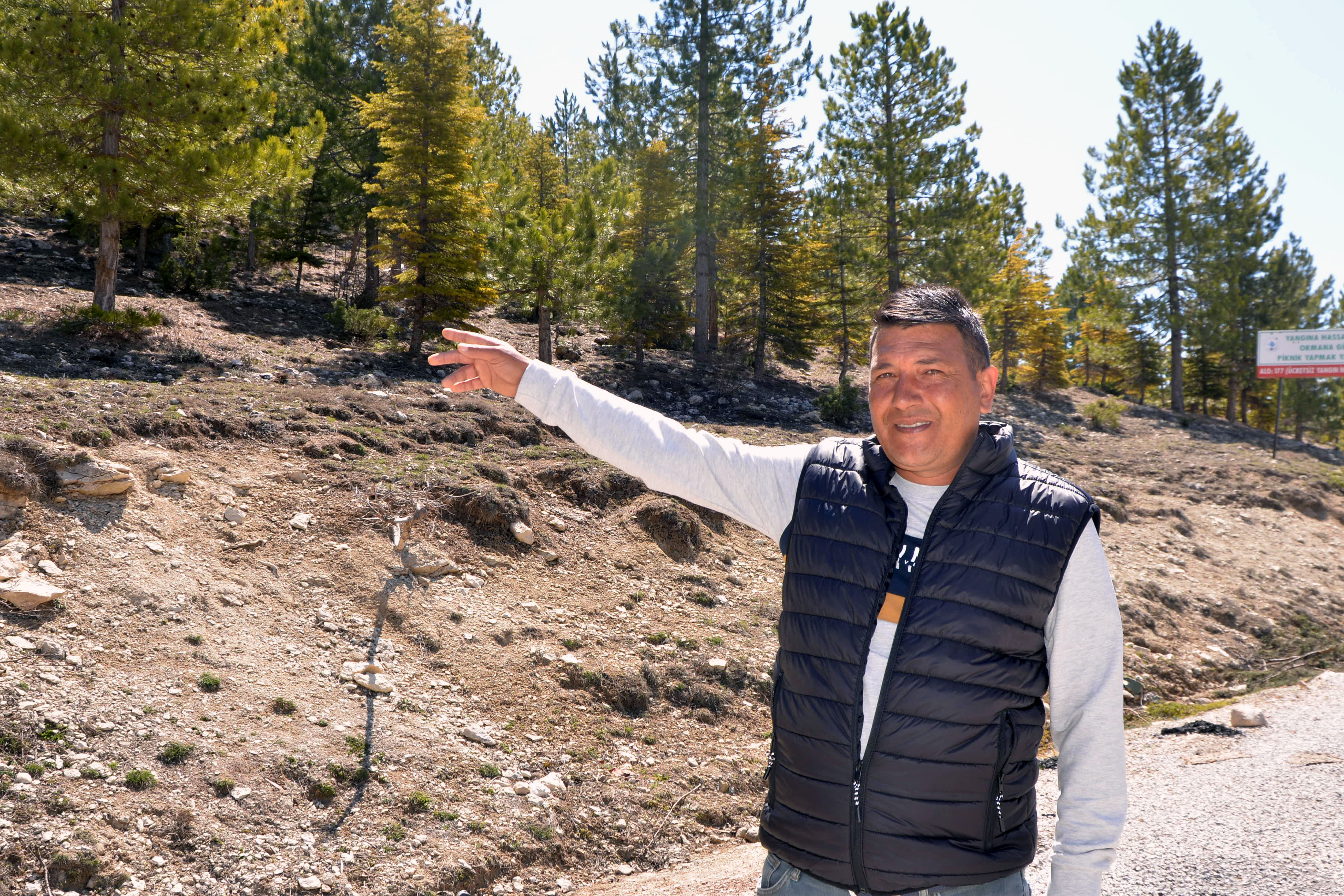 Tilki ile itfaiyecinin şaşırtan dostluğu! ‘Oğlum’ diye seslenince yanına geliyor… - Resim : 4