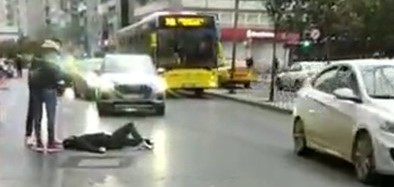 Şişli'de bayılan adama para verme yarışı - Resim : 1