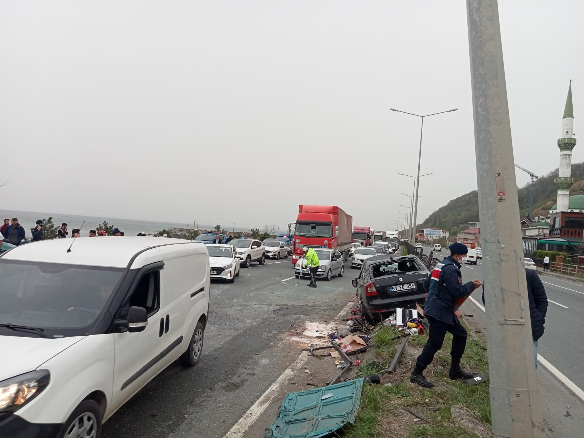 Trabzon’daki feci kaza kamerada! Ortalık savaş alanına döndü… - Resim : 3