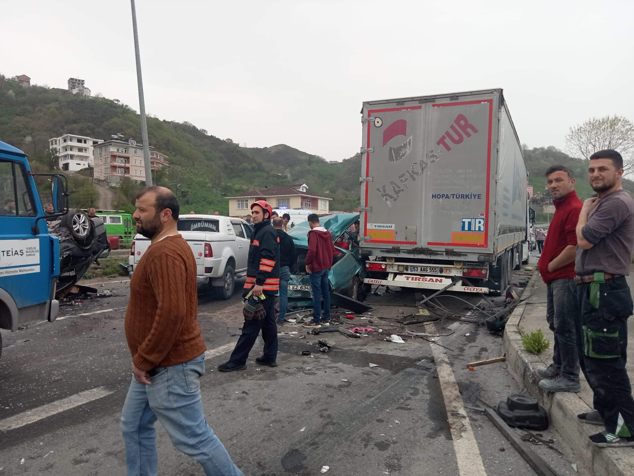 Trabzon’daki feci kaza kamerada! Ortalık savaş alanına döndü… - Resim : 7