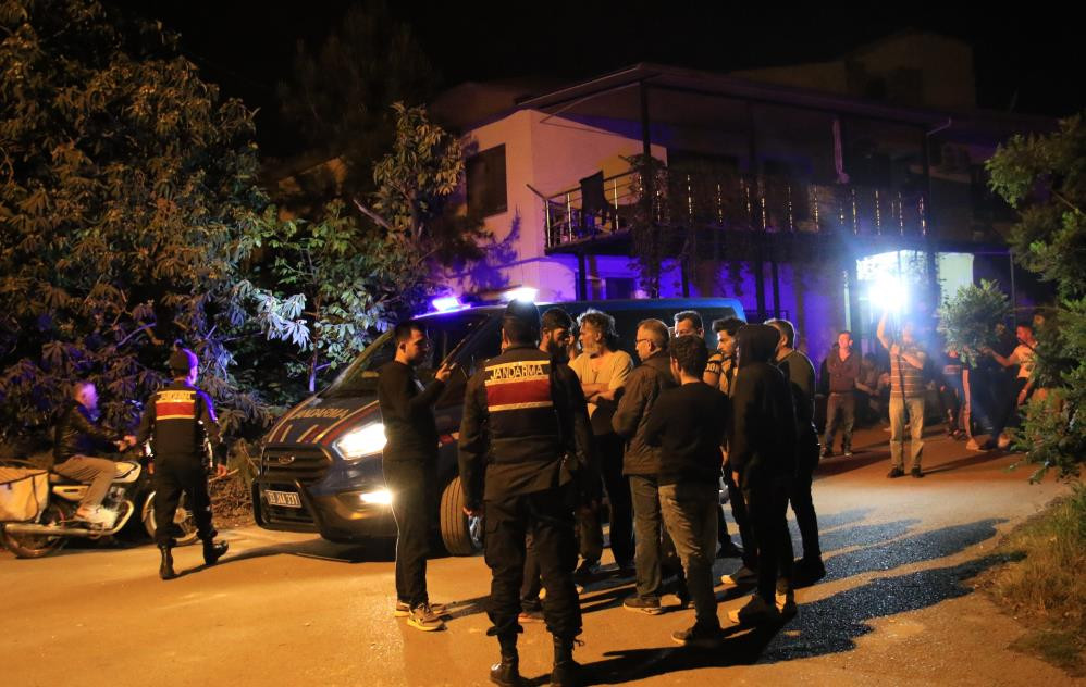 200 kişi 3 köpekle kayıp çocuğu aradı - Resim : 1