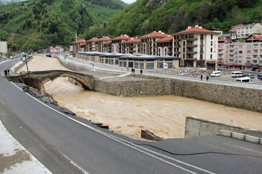 Kar suları yolları yuttu vatandaş panik yaşıyor - Resim : 5