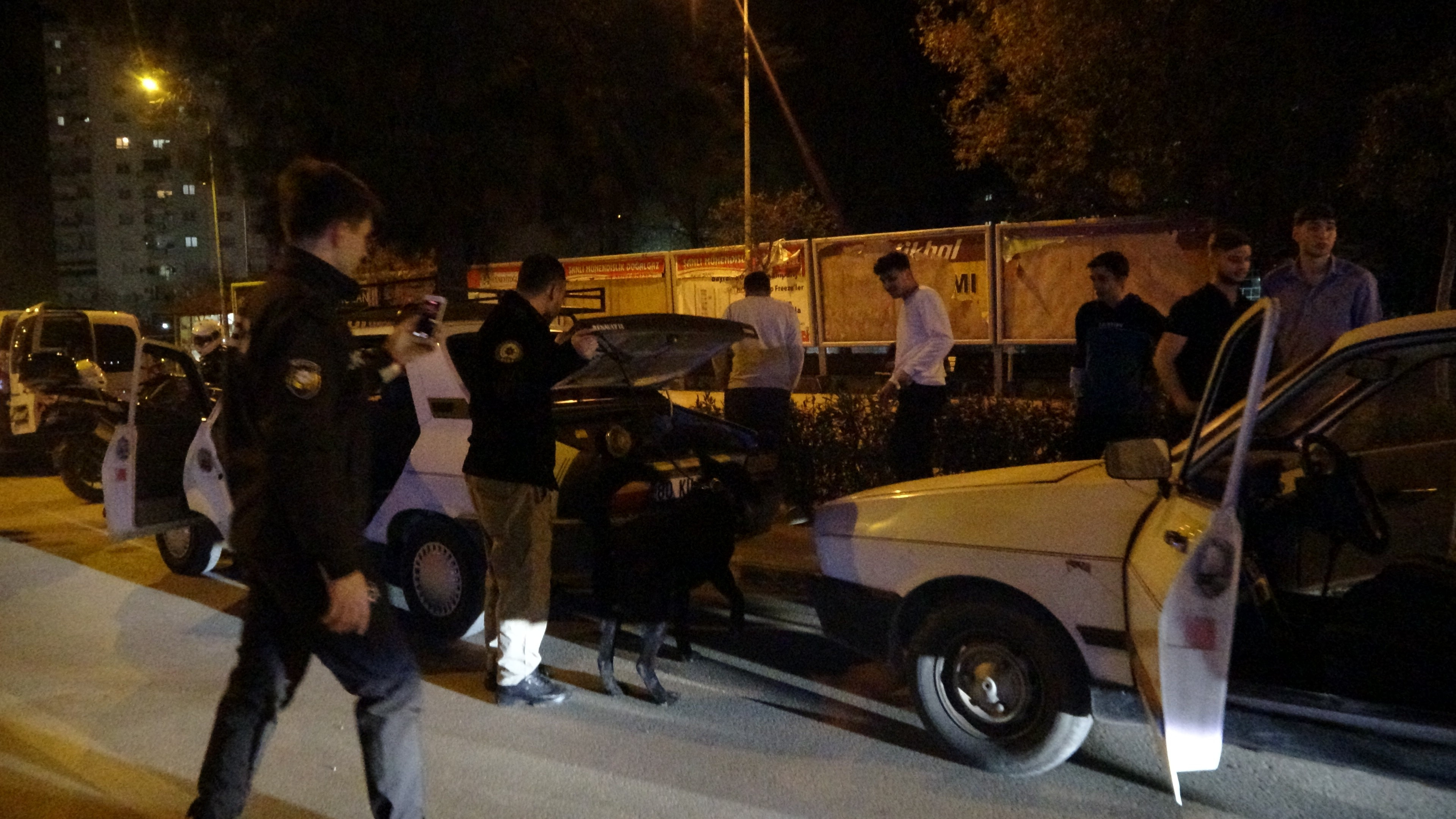 Polis operasyona çıktı, vatandaş çekirdeklerle takip etti - Resim : 3