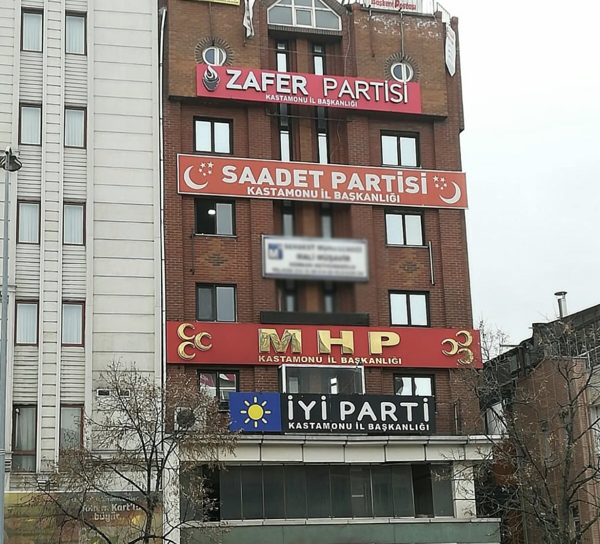 Eski Türkiye yıllarındaki gibi barış içerisinde tek binada - Resim : 1