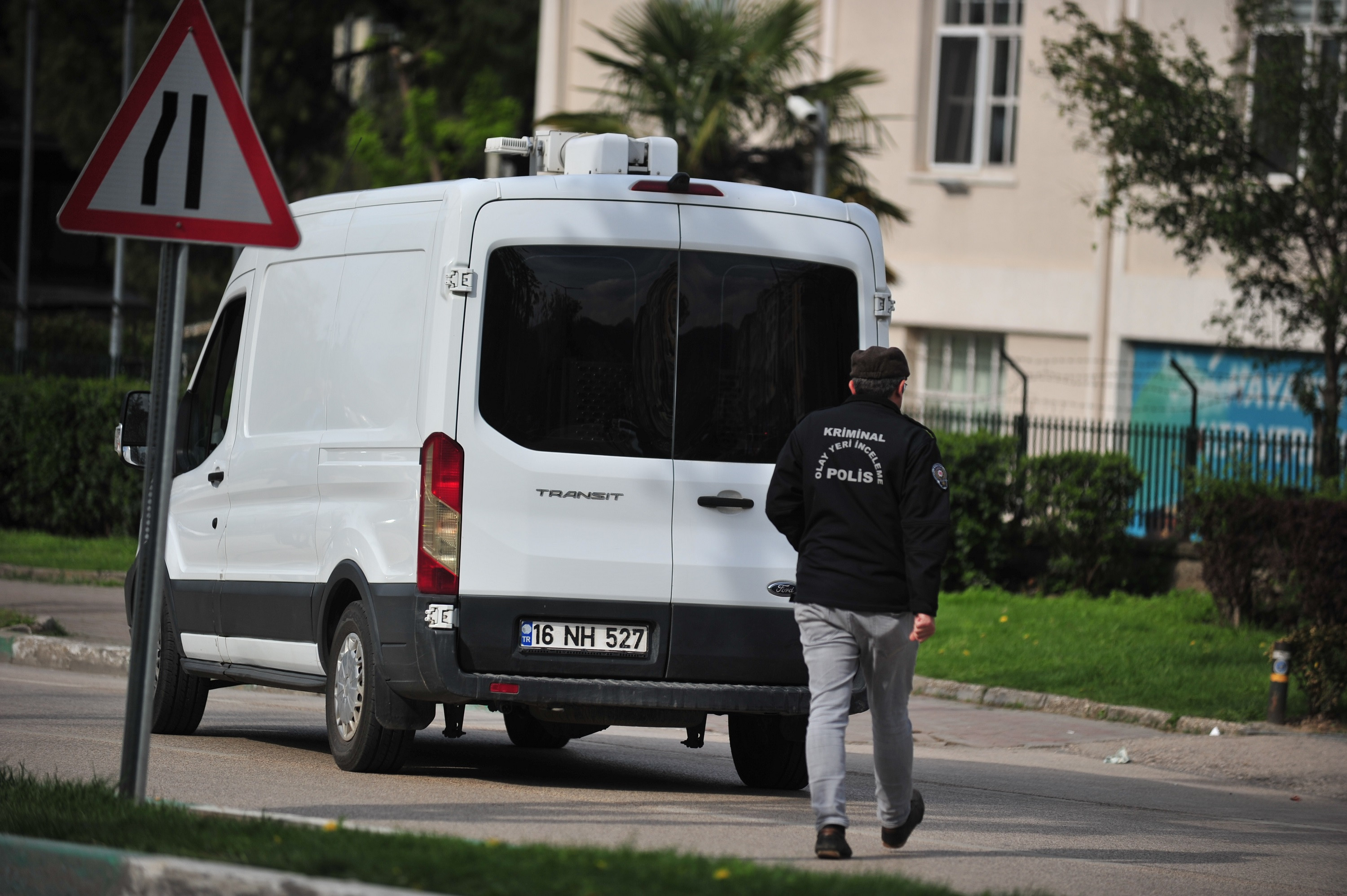 Bursa’da şüpheli çantadan elbise çıktı - Resim : 1