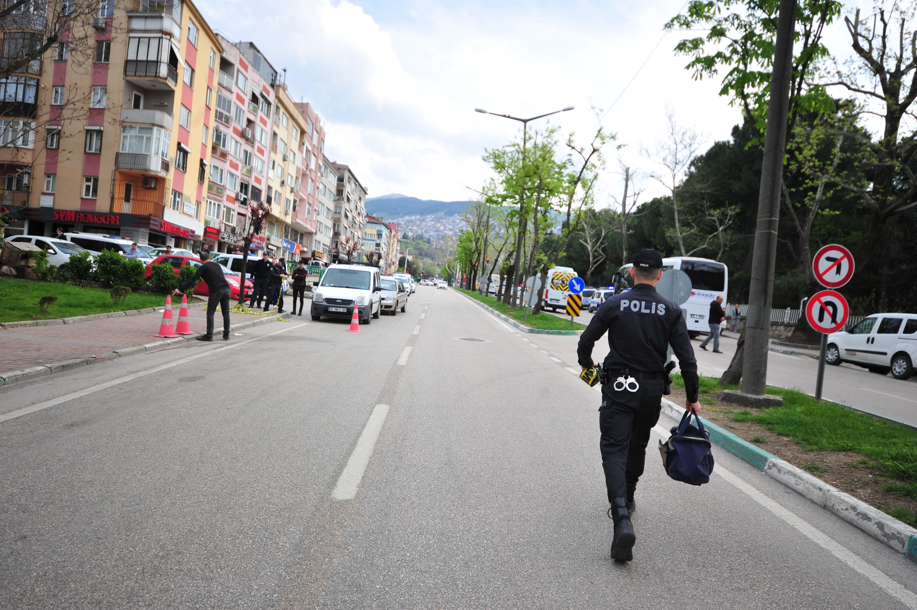 Bursa’da şüpheli çantadan elbise çıktı - Resim : 2