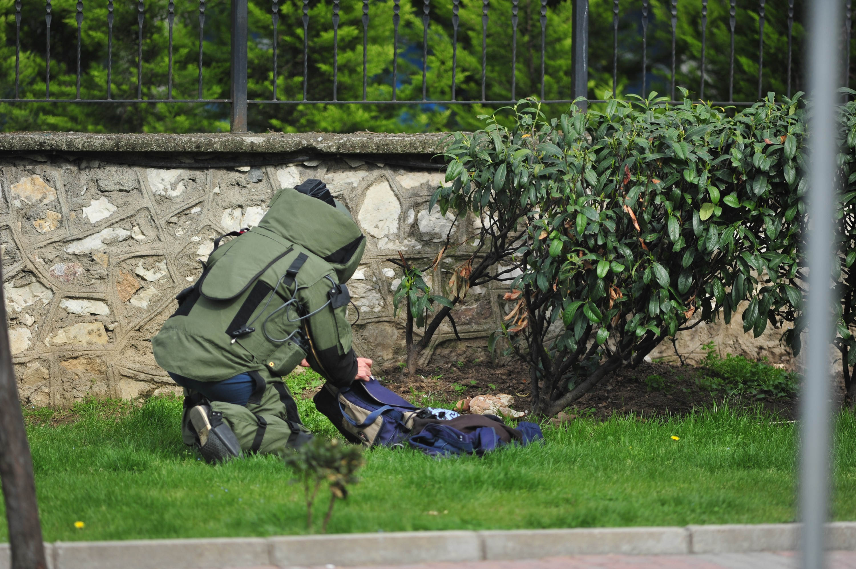 Bursa’da şüpheli çantadan elbise çıktı - Resim : 7