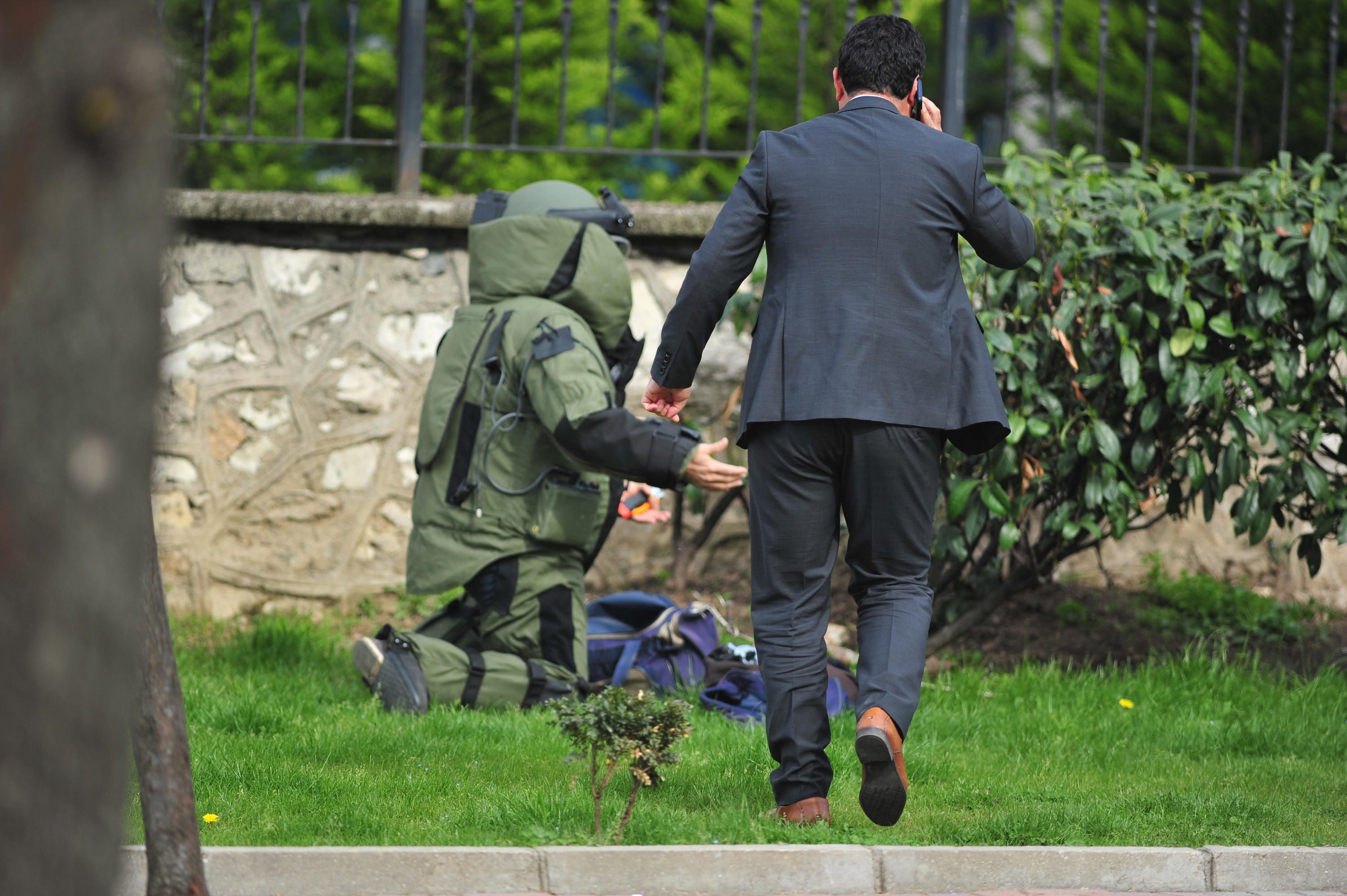 Bursa’da şüpheli çantadan elbise çıktı - Resim : 8