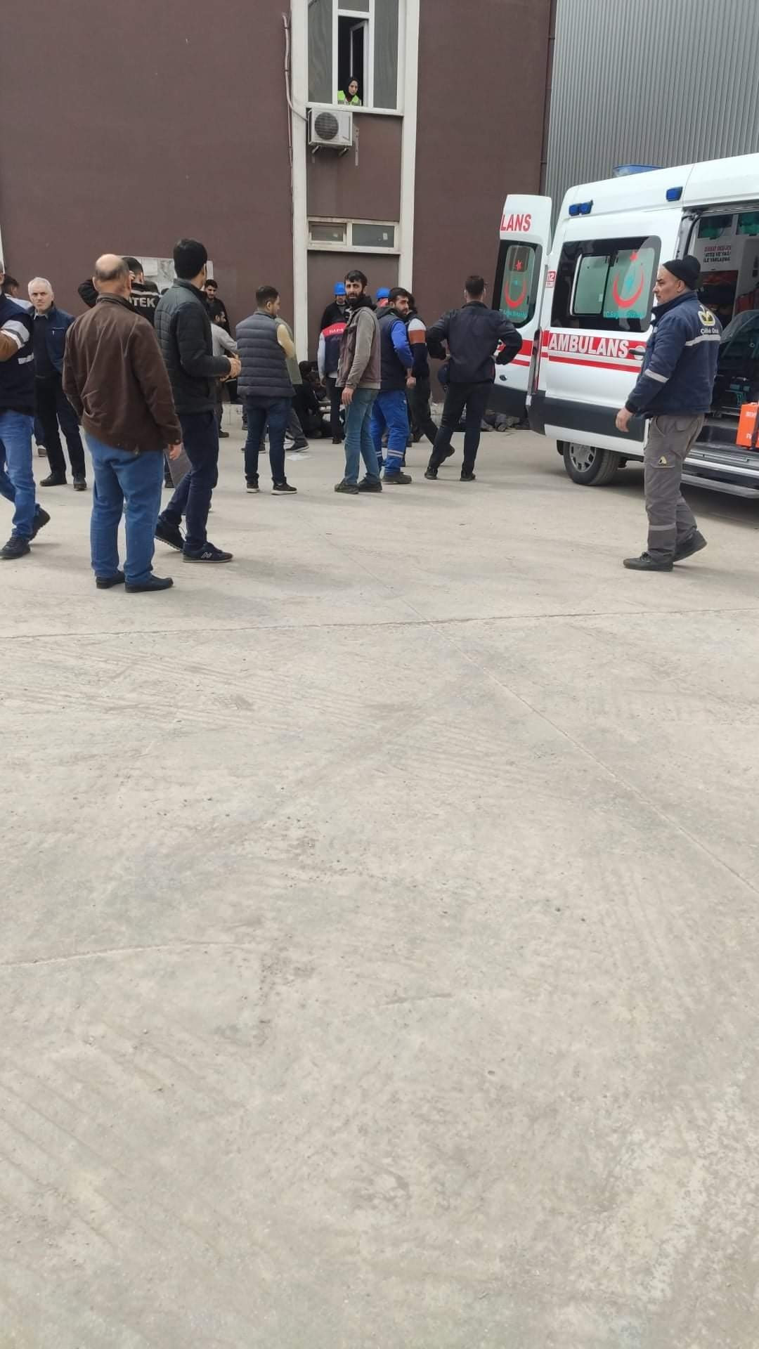 Tersane'de patlama: 3 yaralı - Resim : 1