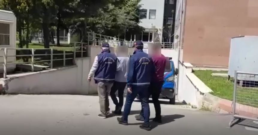 Vatandaşları 559 bin lira dolandıran sahte polis ve savcı tutuklandı - Resim : 3