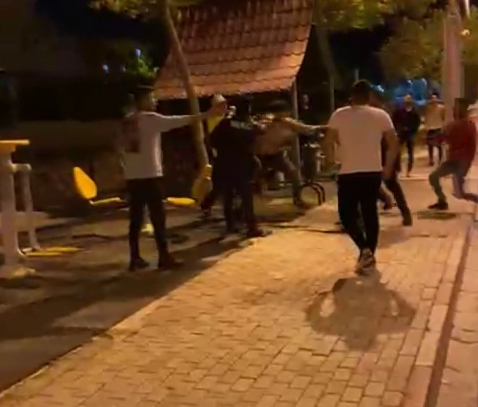 2 polise tekme ve yumruklu saldırı - Resim : 3