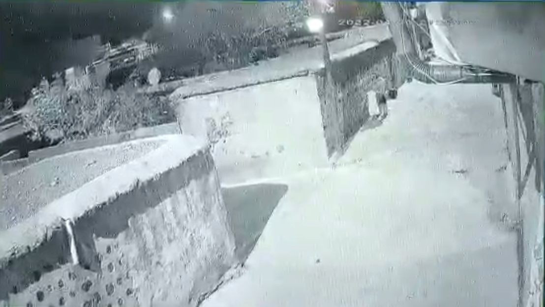 Yangın söndürme vanasını çaldılar - Resim : 1