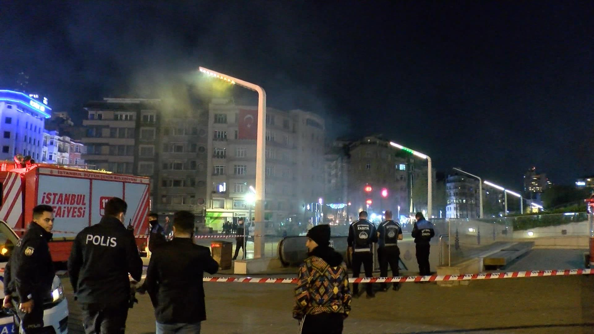 Taksim Metro İstasyonu'nda yangın paniği - Resim : 1