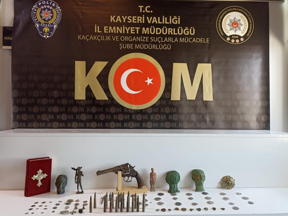 Kırmızı kaplı İncil operasyonu - Resim : 2