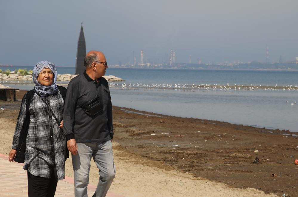 Denizden geldi. Sahile kimse inemiyor - Resim : 5