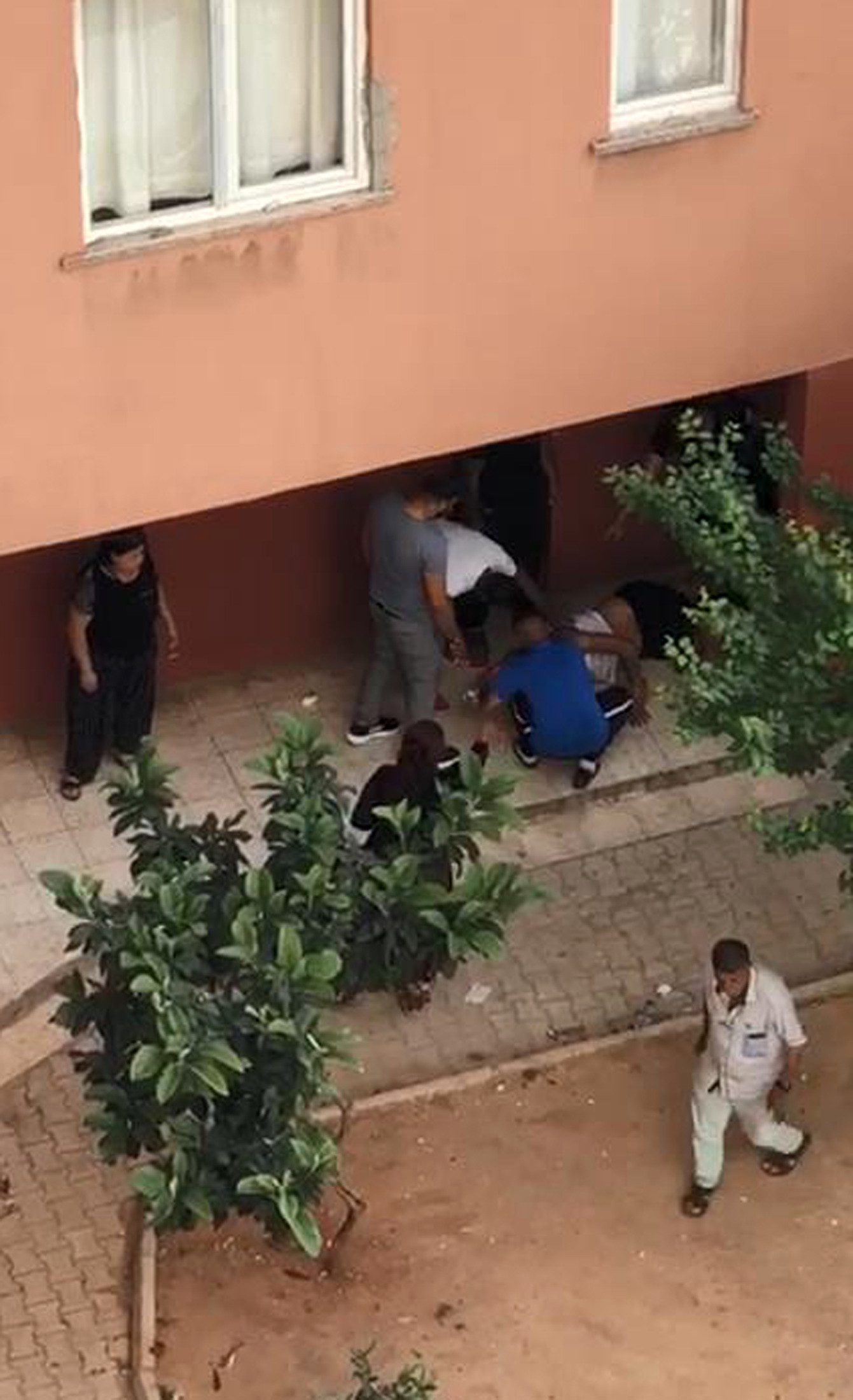 Husumetlilerin tartışması kanlı bitti! Pompalı tüfekle vurdu... - Resim : 4