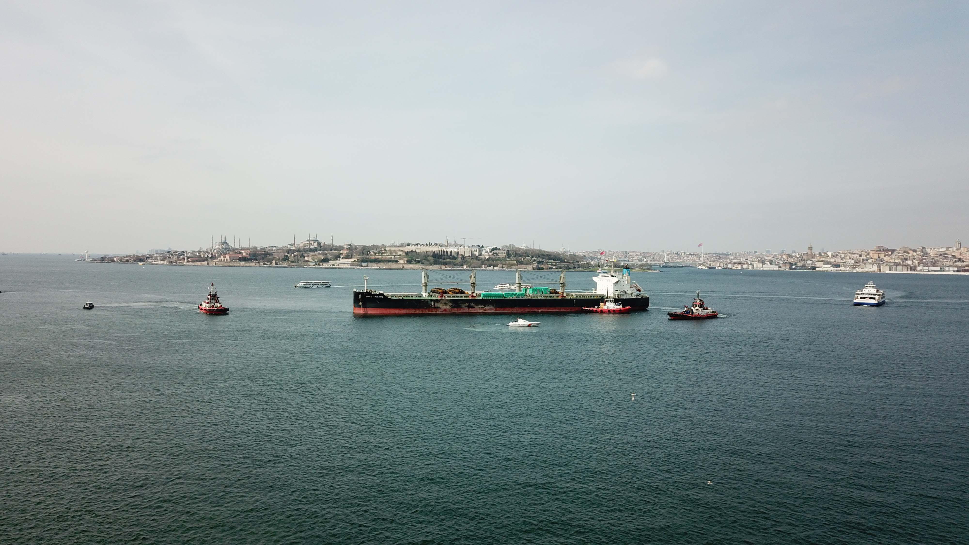 Haydarpaşa’da karaya oturan yük gemisi kurtarıldı - Resim : 3