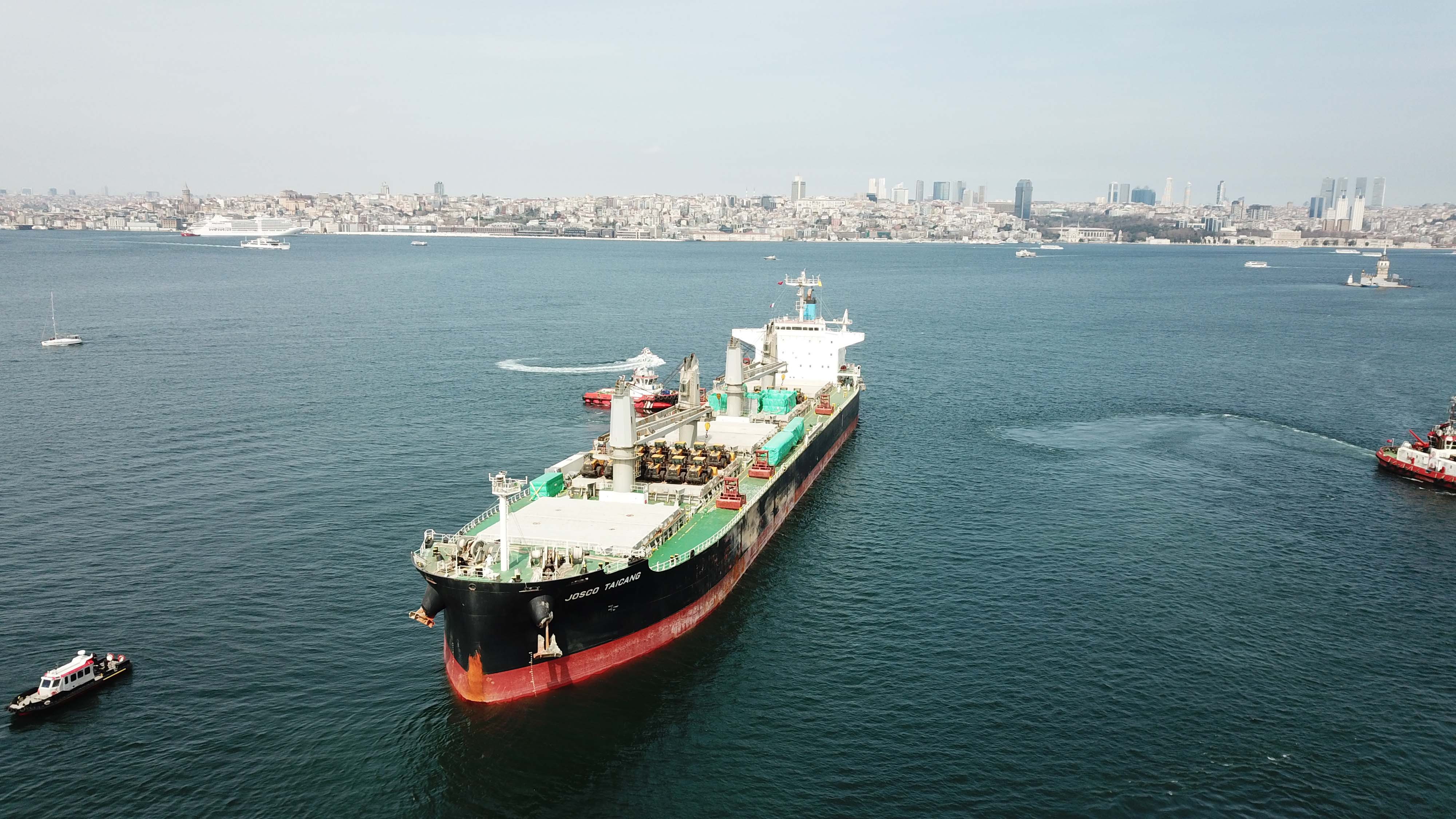 Haydarpaşa’da karaya oturan yük gemisi kurtarıldı - Resim : 5