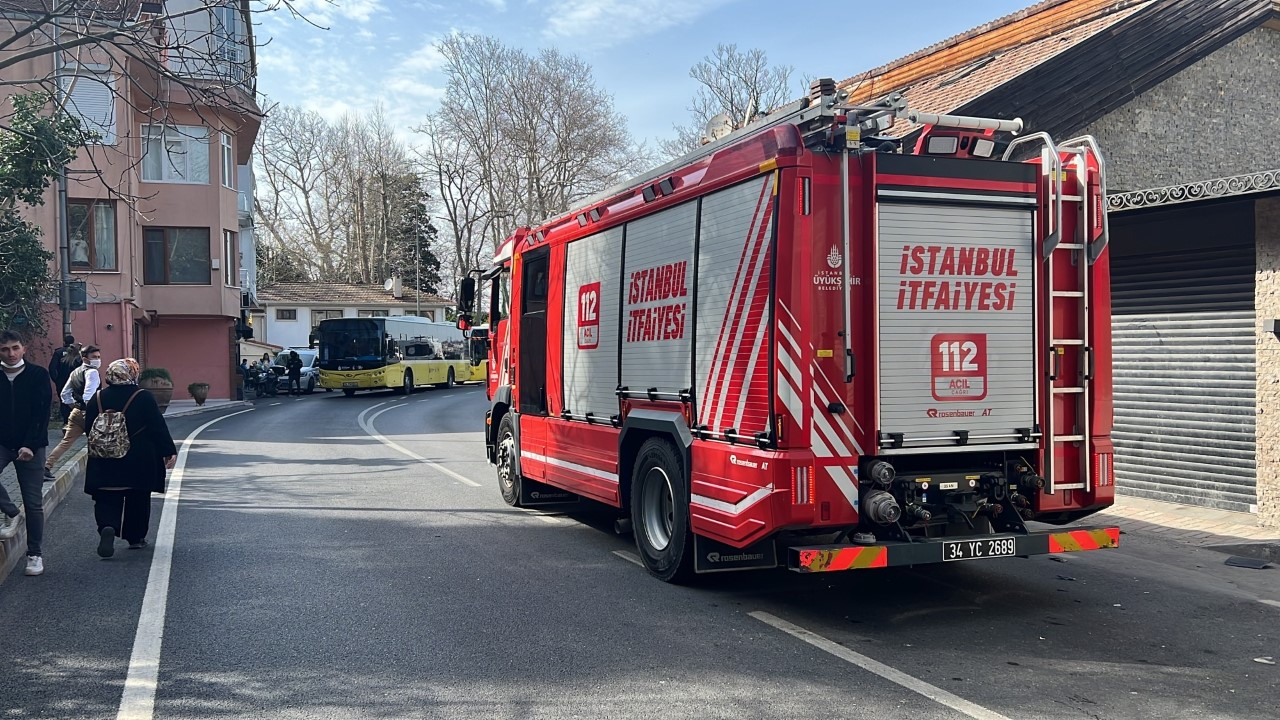 Ters şeritte giden servis minibüsü ile otomobil kafa kafaya çarpıştı - Resim : 4