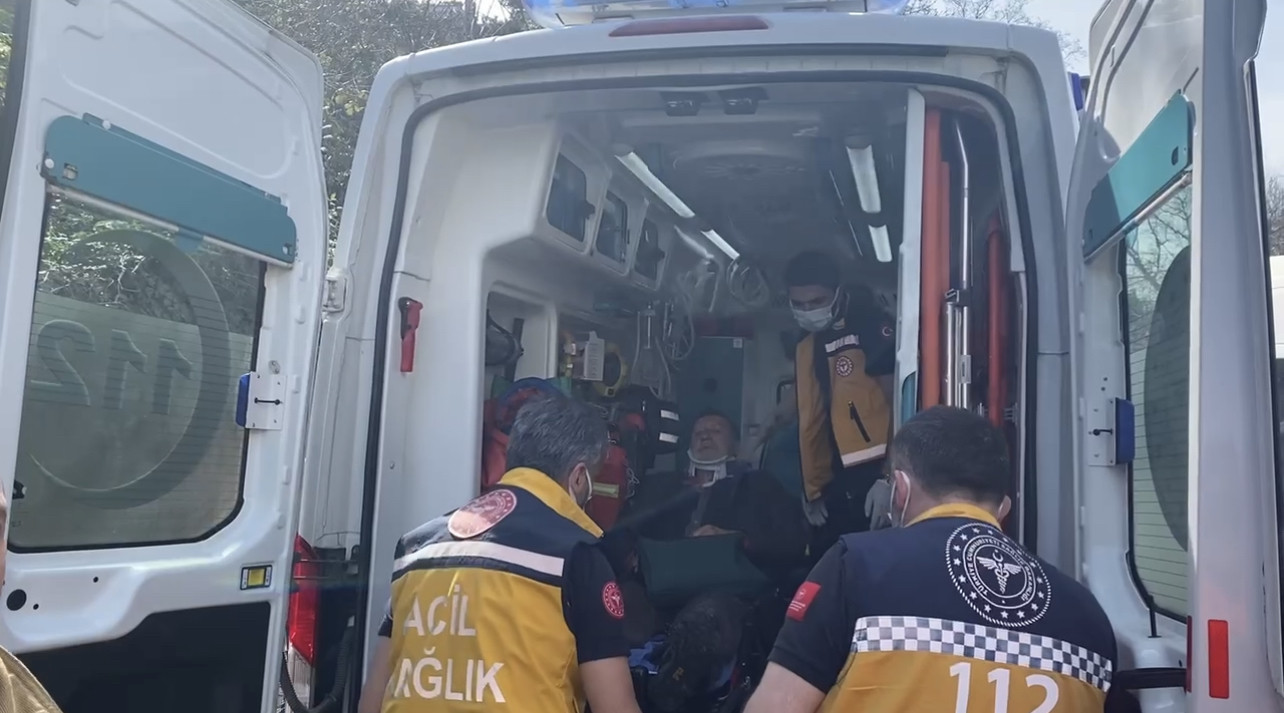 Ters şeritte giden servis minibüsü ile otomobil kafa kafaya çarpıştı - Resim : 8