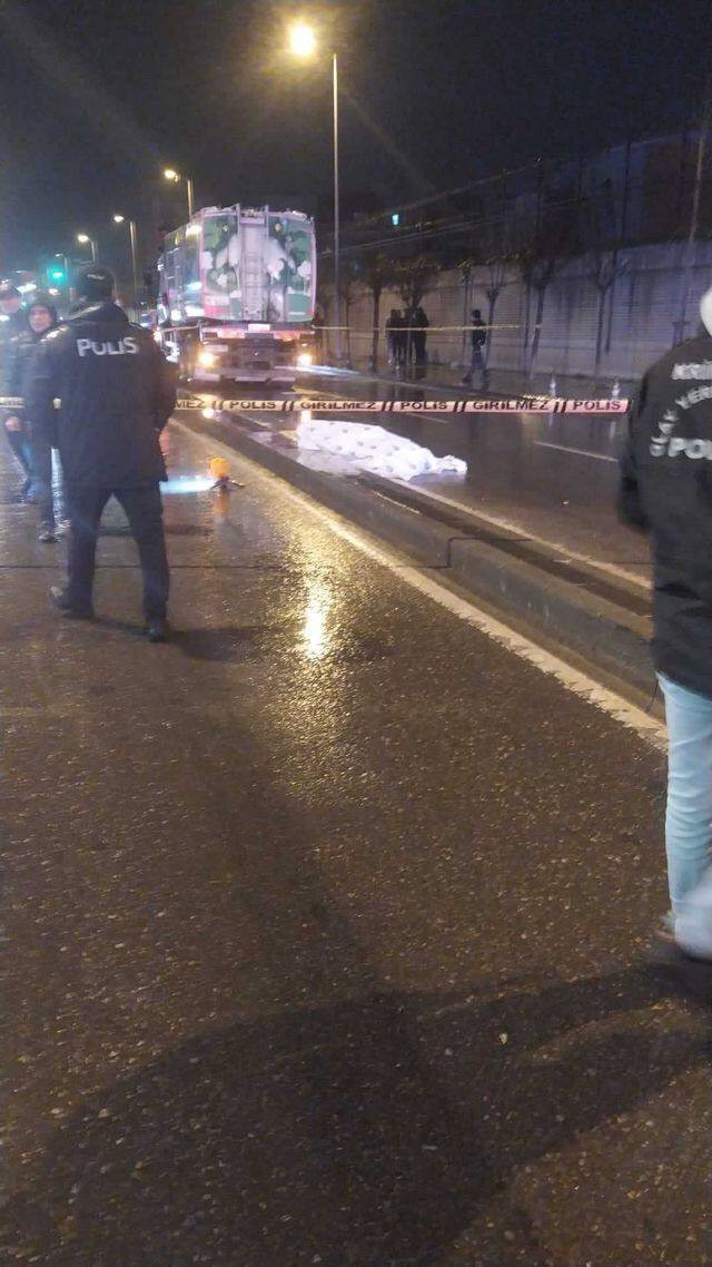 Çöp kamyonuna çarpan 17 yaşındaki motokurye hayatını kaybetti - Resim : 1