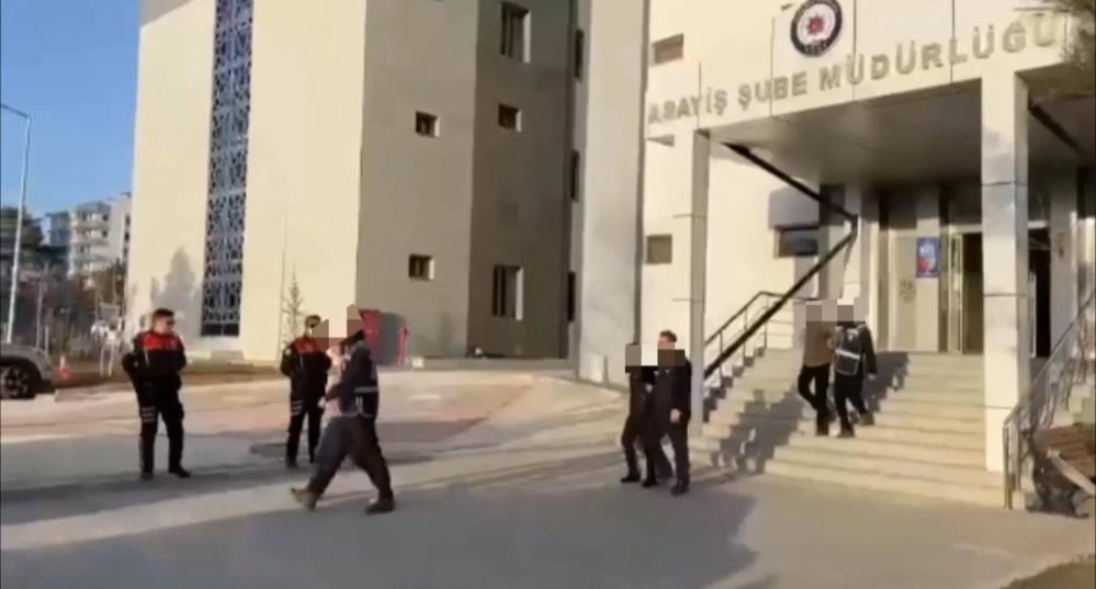 Hırsızları kamera yakalattı - Resim : 3