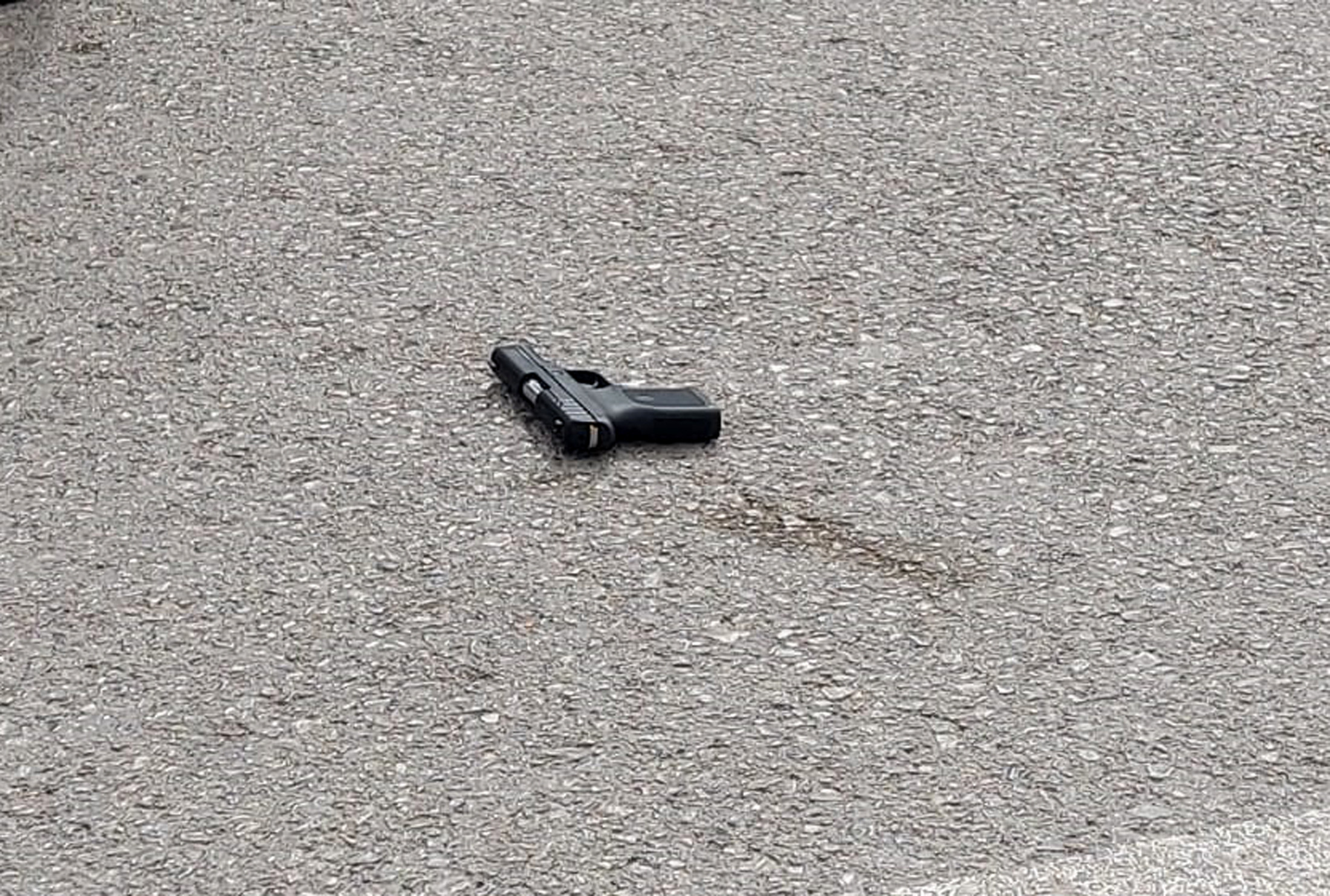 Eski eşini yaralama davası sonrası adliye önünde kurşun yağdırdı! Tekerlekli saldalyeye saklamış… - Resim : 14