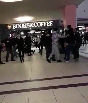 Gebze'de iki grup birbirine girdi, alışveriş merkezi savaş alanına döndü - Resim : 1