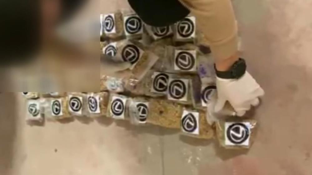 Bursa'da polis köpeği Galya mutfak tüpünün içinde 46 bin adet buldu - Resim : 7