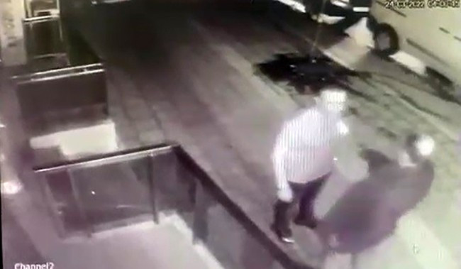 Cinayet zanlısının barı yakıldı. Çatışma anı kamerada - Resim : 6