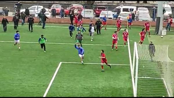 Amatör maçta futbolcular kavga etti, 10 yaralı - Resim : 2