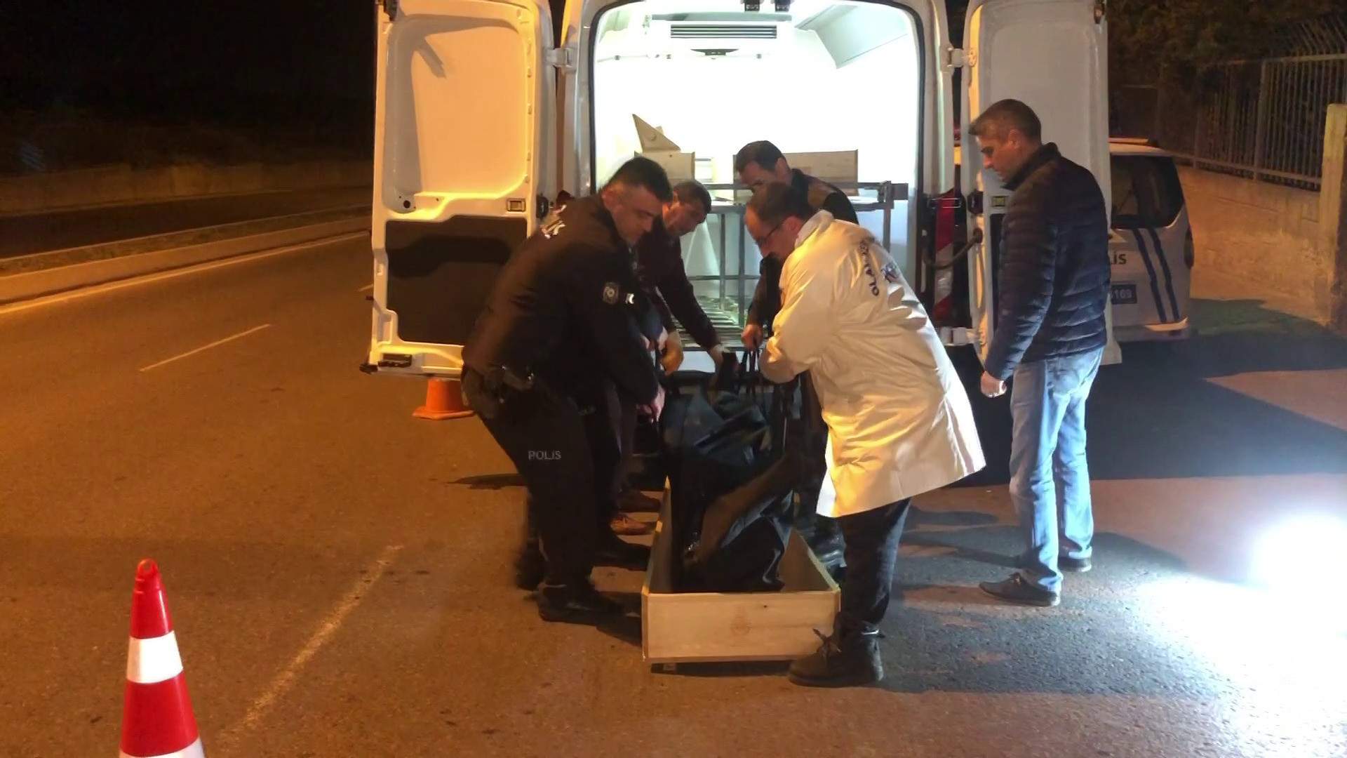 Trafoya giren kişi akıma kapılarak hayatını kaybetti - Resim : 4