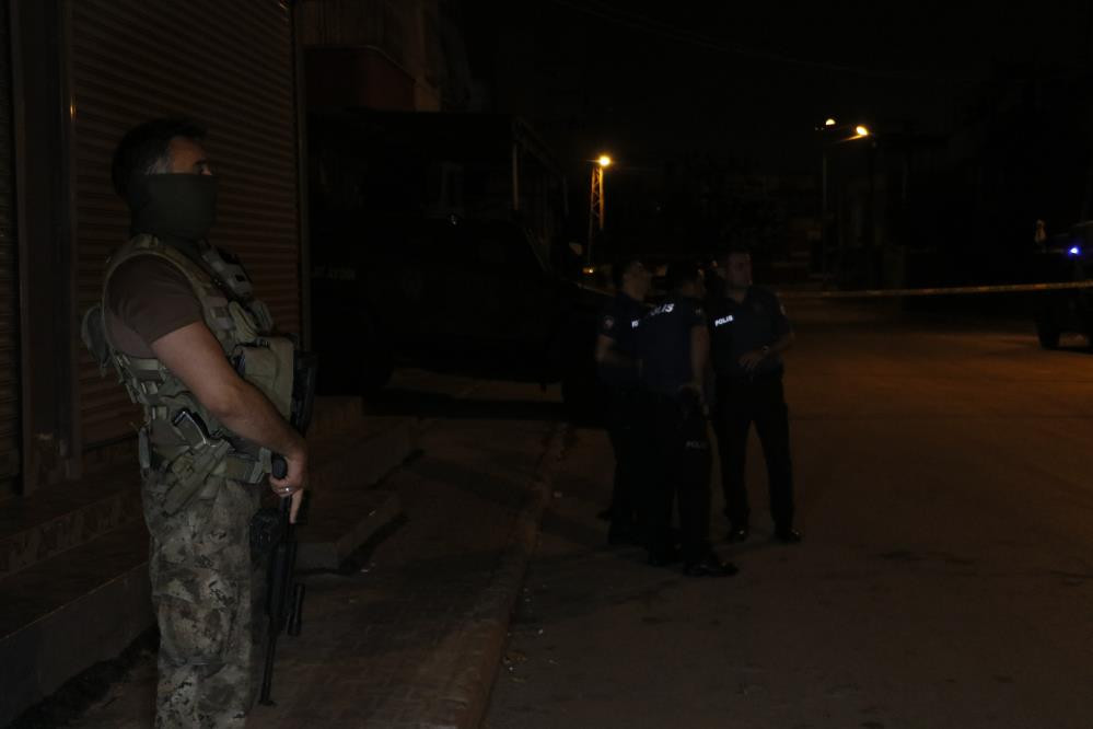 Motosikletli ve kalaşnikoflu kişileri polisin dikkati yakalattı - Resim : 4