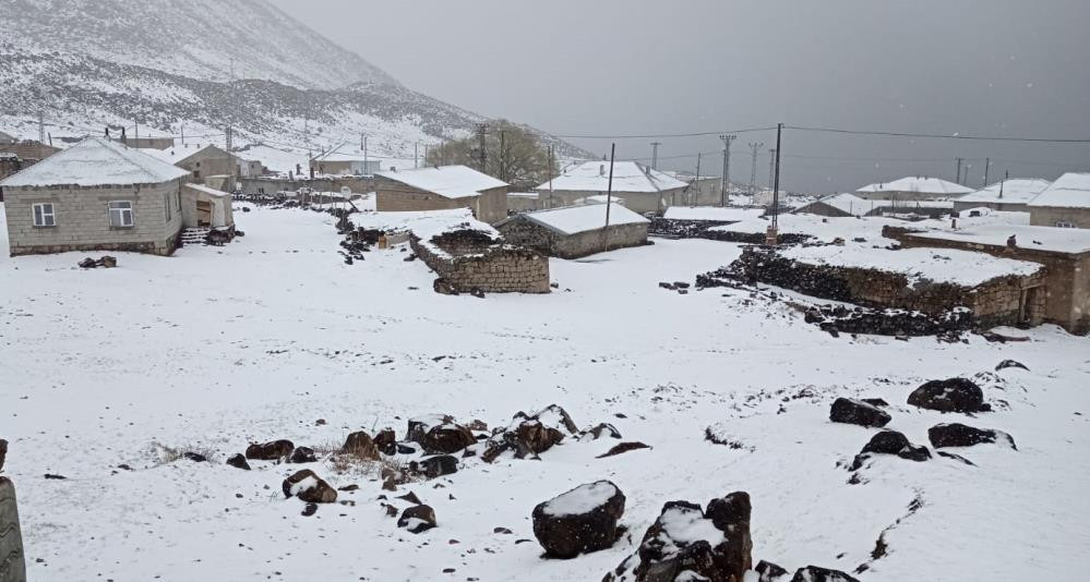 Mayıs'ta güneş açar diye beklediler lapa lapa kar yağdı - Resim : 6