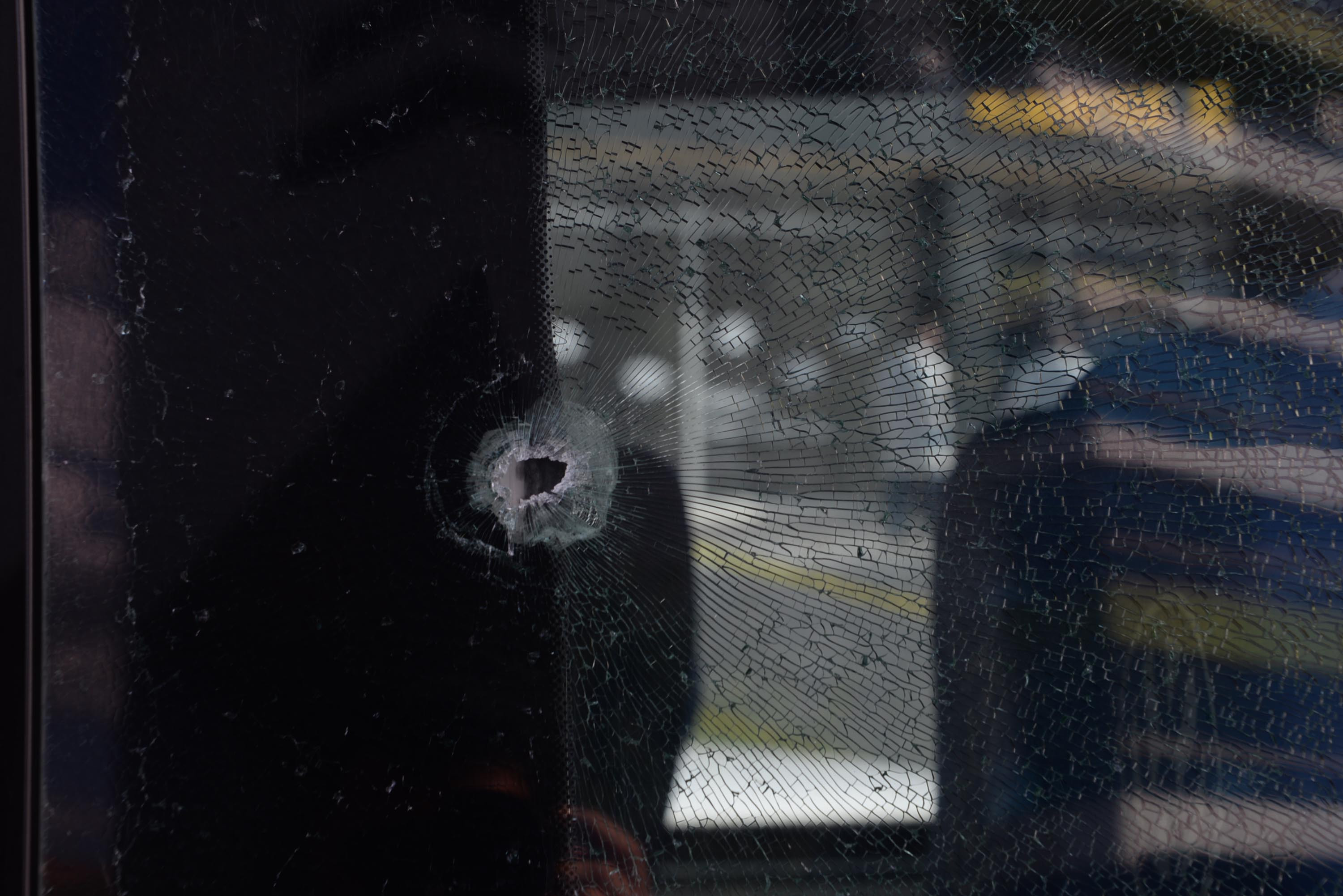 Diyarbakır'da silahlı kavga! Kurşun öğrenci servisine isabet etti: 2 yaralı - Resim : 5