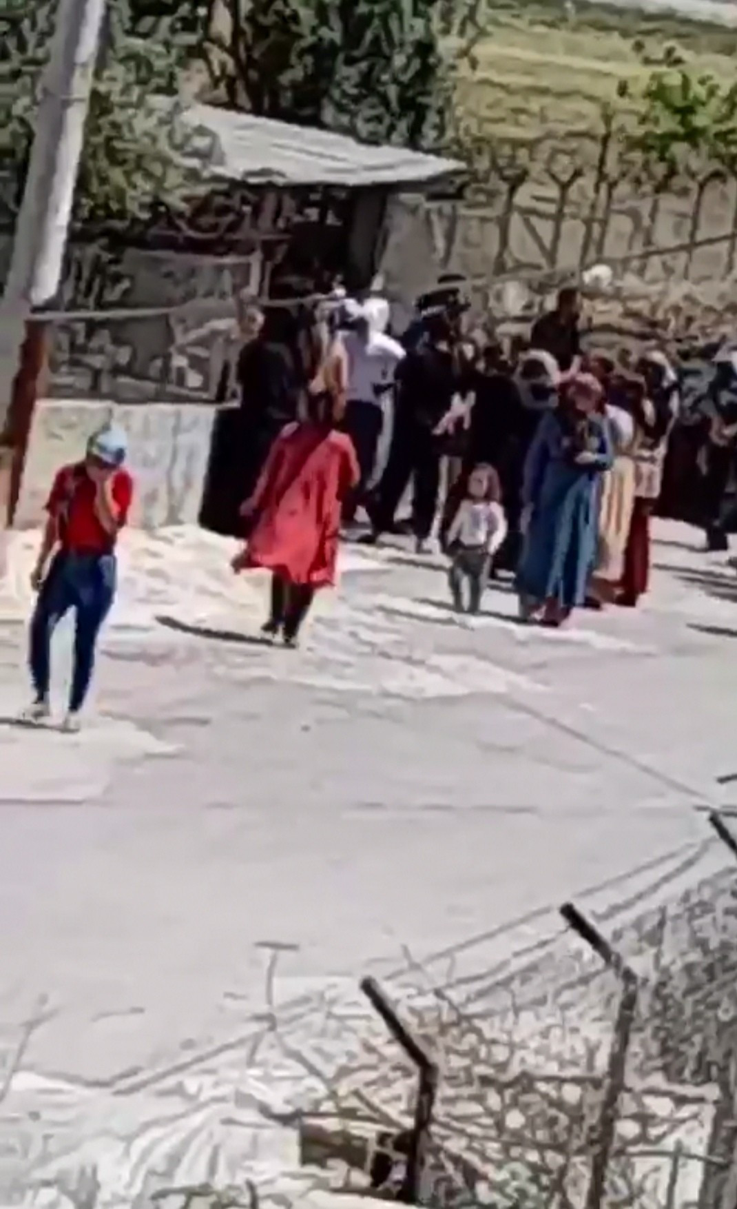 Oyun oynarken az kalsın canından oluyordu. Boynuna ip dolanan çocuk hastanelik oldu - Resim : 3