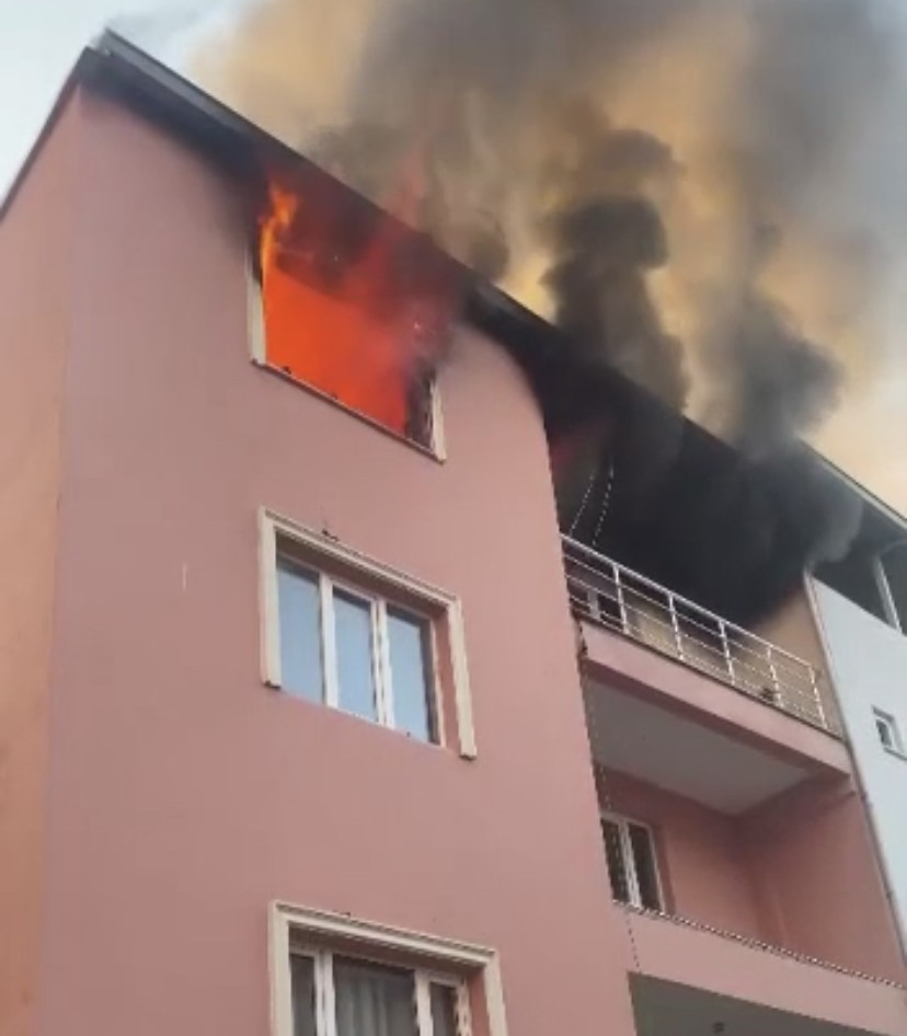 Cinnet geçiren adam evini yaktı - Resim : 1