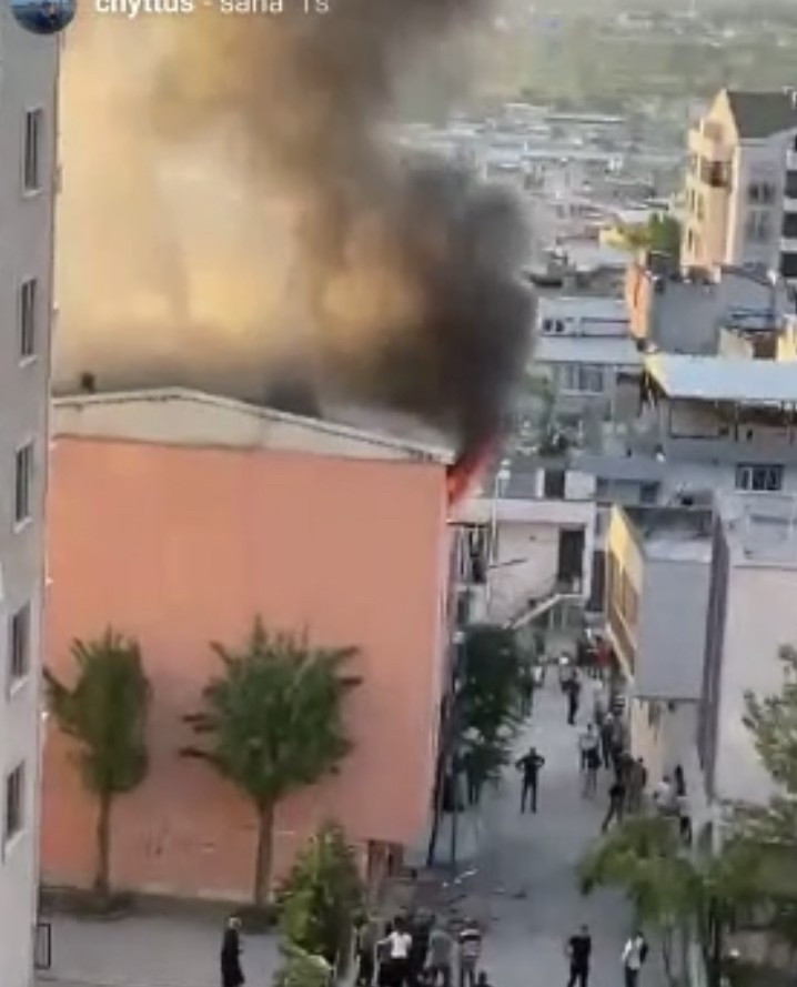 Cinnet geçiren adam evini yaktı - Resim : 3